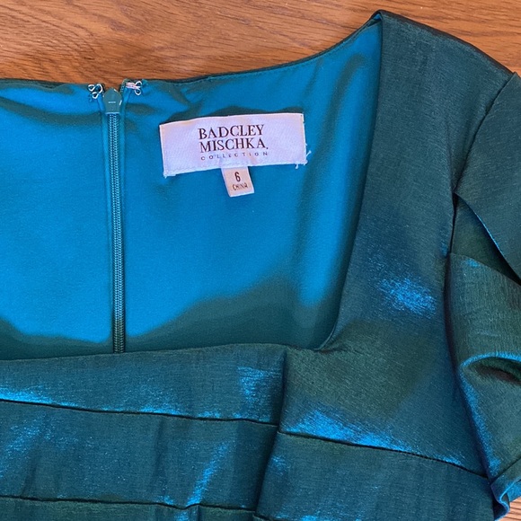 Badgley Mischa Collection emerald green dress with black appliqué sleeve - Picture 4 of 10